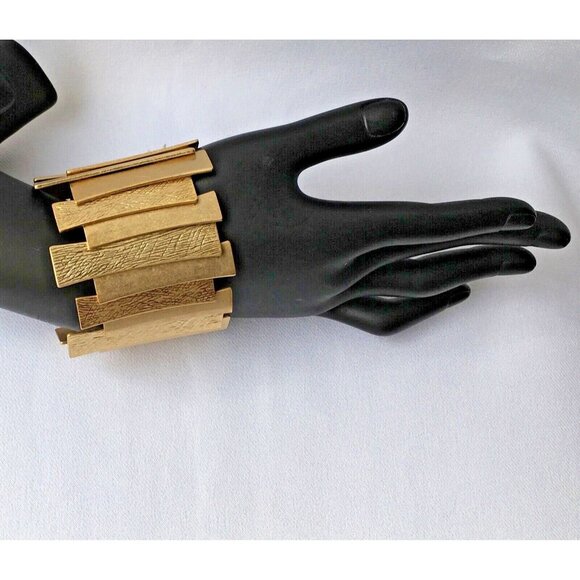 Lia Sophia Kiam Cuff  Brushed Matte Gold Tone Stretch Bracelet Red Carpet 2011 - Picture 1 of 2